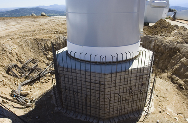 Wind turbine foundation made of concrete for greater durability